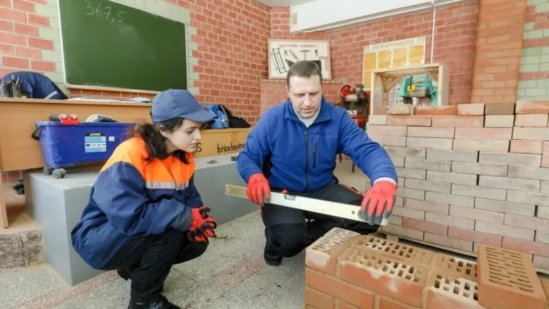 Сферы строительства и недвижимости вошли в число самых перспективных для начинающих специалистов